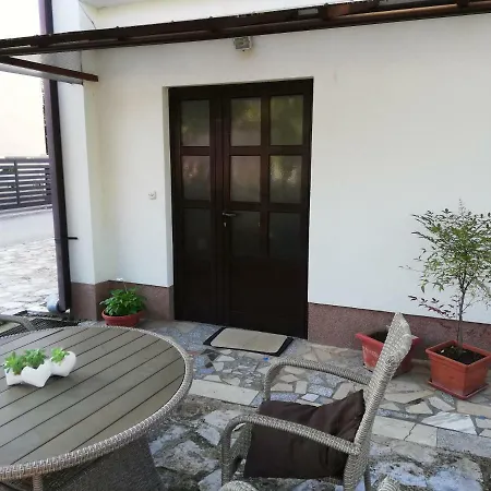 Apartment Family Apartman Luka